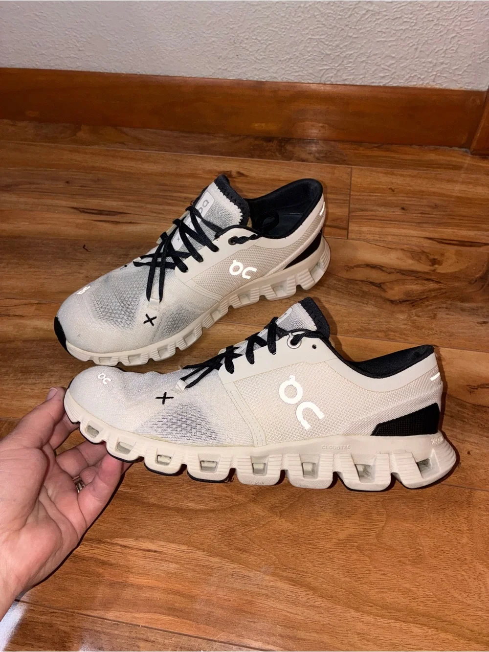 On Cloud X Women’s Athletic Training Shoe Sneakers, white- size 8